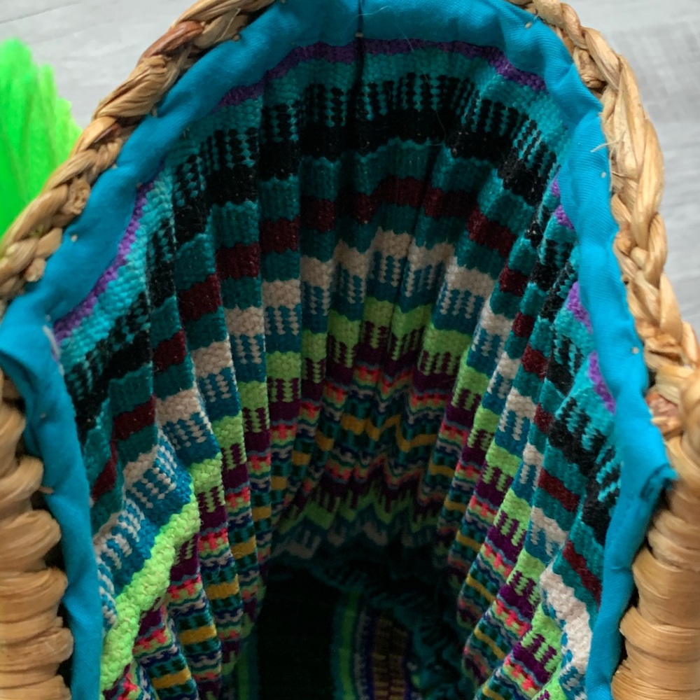 NWOT Jade tribe Round Woven Straw Handbag with Neon Green Fringe. - Picture 9 of 13